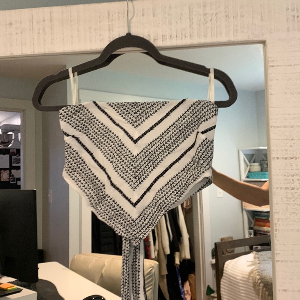 NWOT Em & Elle scarf top